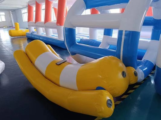 สีเหลืองกล้วย ของเล่น inflatable สําหรับกลางแจ้งในสวนน้ํา Plagground