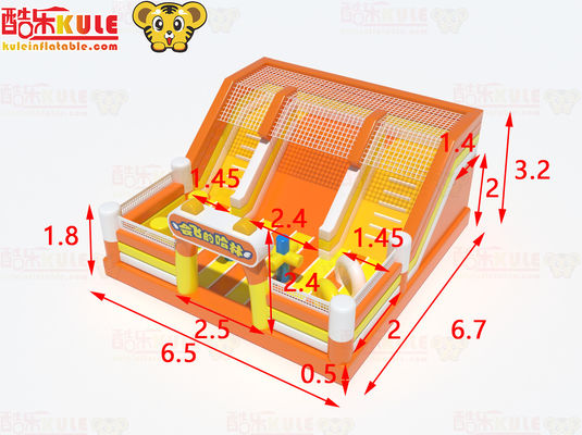 ปราสาทกระโดดขนาดใหญ่กระโดดกระโดดกระโดดที่มีอุปสรรคเล็ก ๆ น้อย ๆ