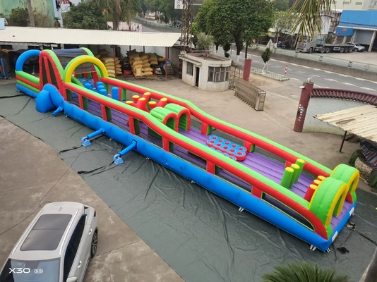 สนามเครื่องกีดขวางเป่าลมหลากสีสันสดใสเพื่อความสนุกสนาน